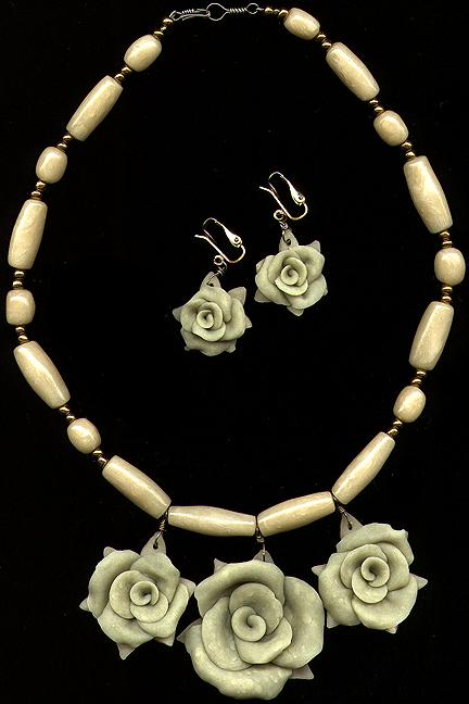 [Pale translucent green beads and sculpted roses - 35K]